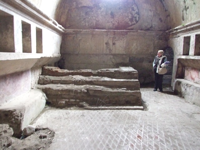VII.1.8 Pompeii. May 2012. Niches for clothing on south side of women’s changing room 11. Photo courtesy of Buzz Ferebee.