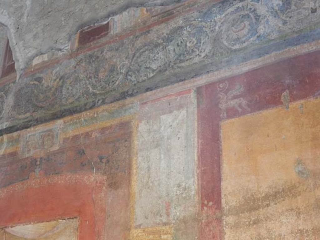VII.1.47 Pompeii. May 2017. Exedra 10, painted decoration from upper east wall.
Photo courtesy of Buzz Ferebee. 

