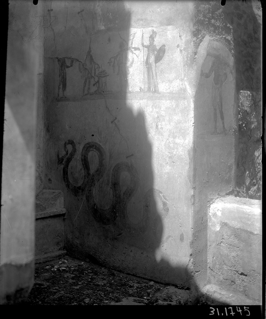 VII.2.14 Pompeii. 1931. North wall with remains of lararium painting with serpent and two gods and two Lares above.
DAIR 31.1745. Photo © Deutsches Archäologisches Institut, Abteilung Rom, Arkiv. 

