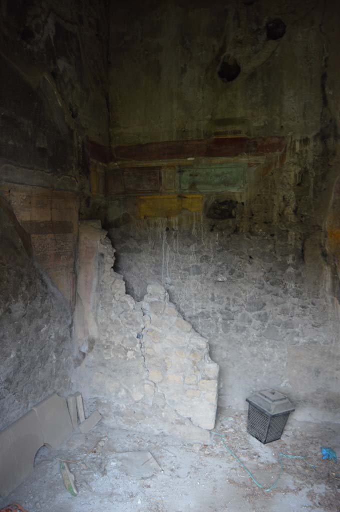 VII.2.16 Pompeii. October 2017. 
Room 21, north-west corner with small wall forming a cupboard/recess.
Foto Taylor Lauritsen, ERC Grant 681269 DCOR.
