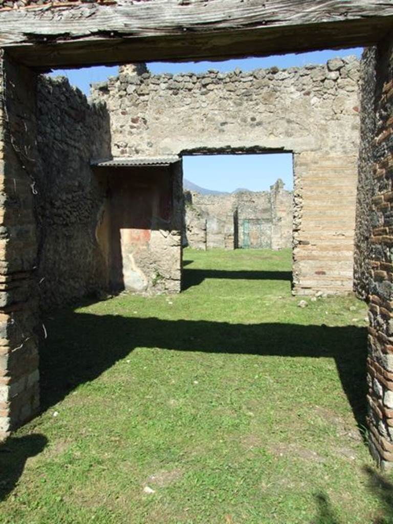 VII.2.20 Pompeii. March 2009. 
Room 13, looking north from portico through doorway into south part of the double tablinum
