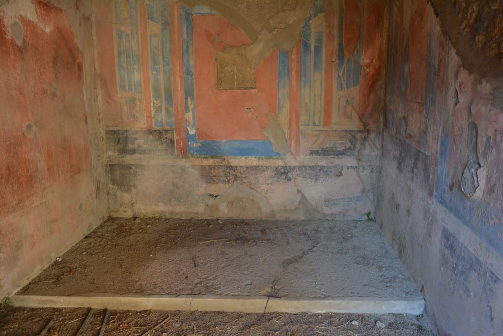 VII.3.29 Pompeii. October 2019. Cubiculum 10, raised area for bed at north end. 
Foto Annette Haug, ERC Grant 681269 DÉCOR.

