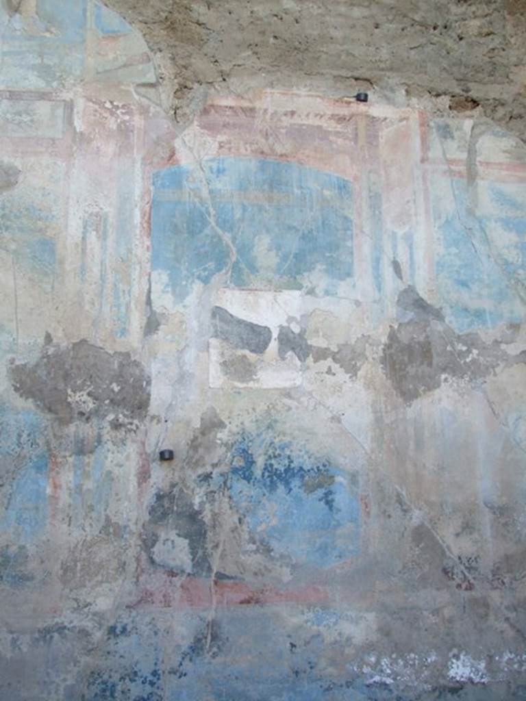 VII.4.31 Pompeii.  March 2009.  Room 18. Exedra. West wall.  The central painting is now faded, or may never have been painted.