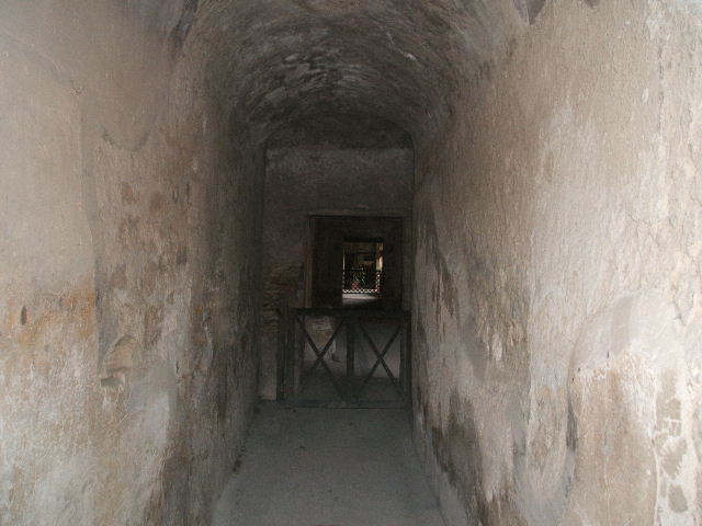 VII.5.24 Pompeii. December 2007. Corridor to boiler rooms and working areas.