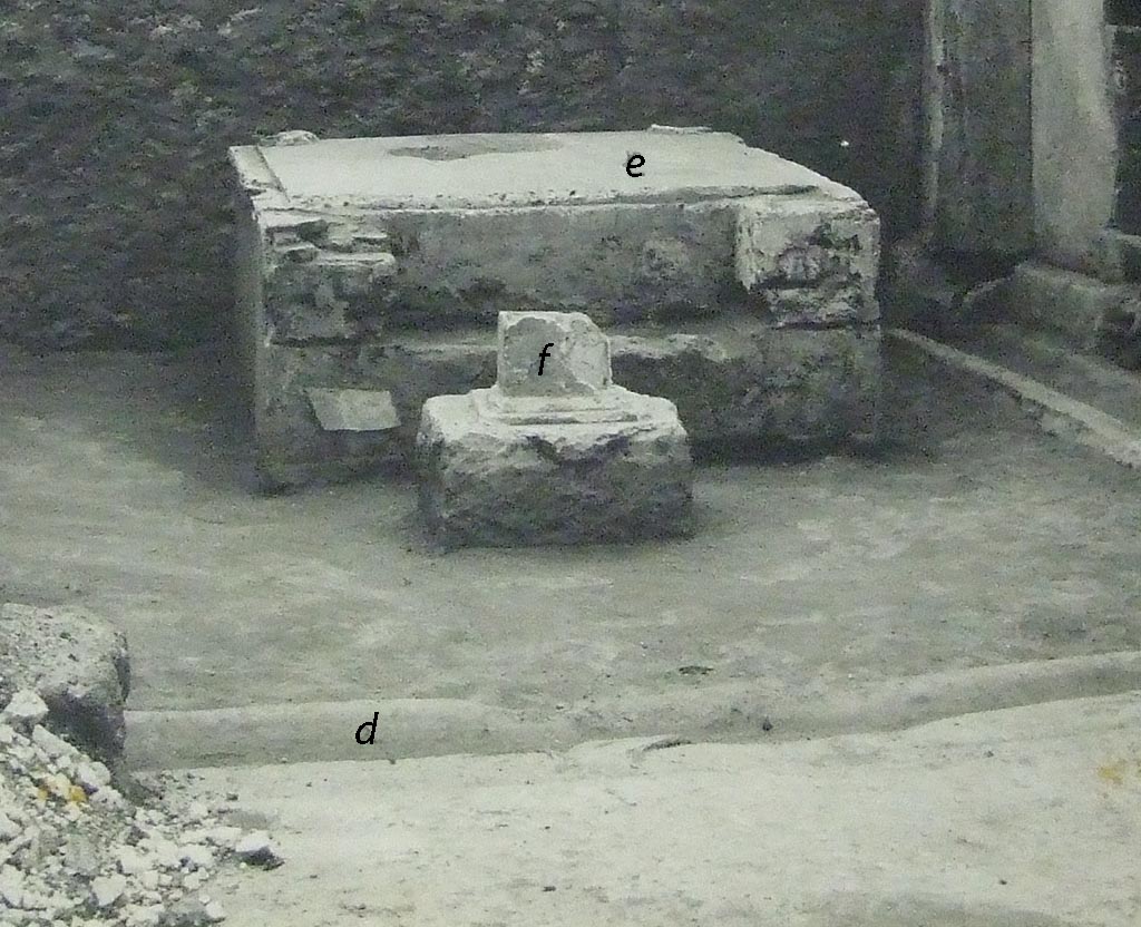 VII.6.3 Pompeii. Detail from Notizie degli Scavi, 1910, fig.2, p.443, showing sacrarium (2 e) and remains of small tufa altar (2 f).