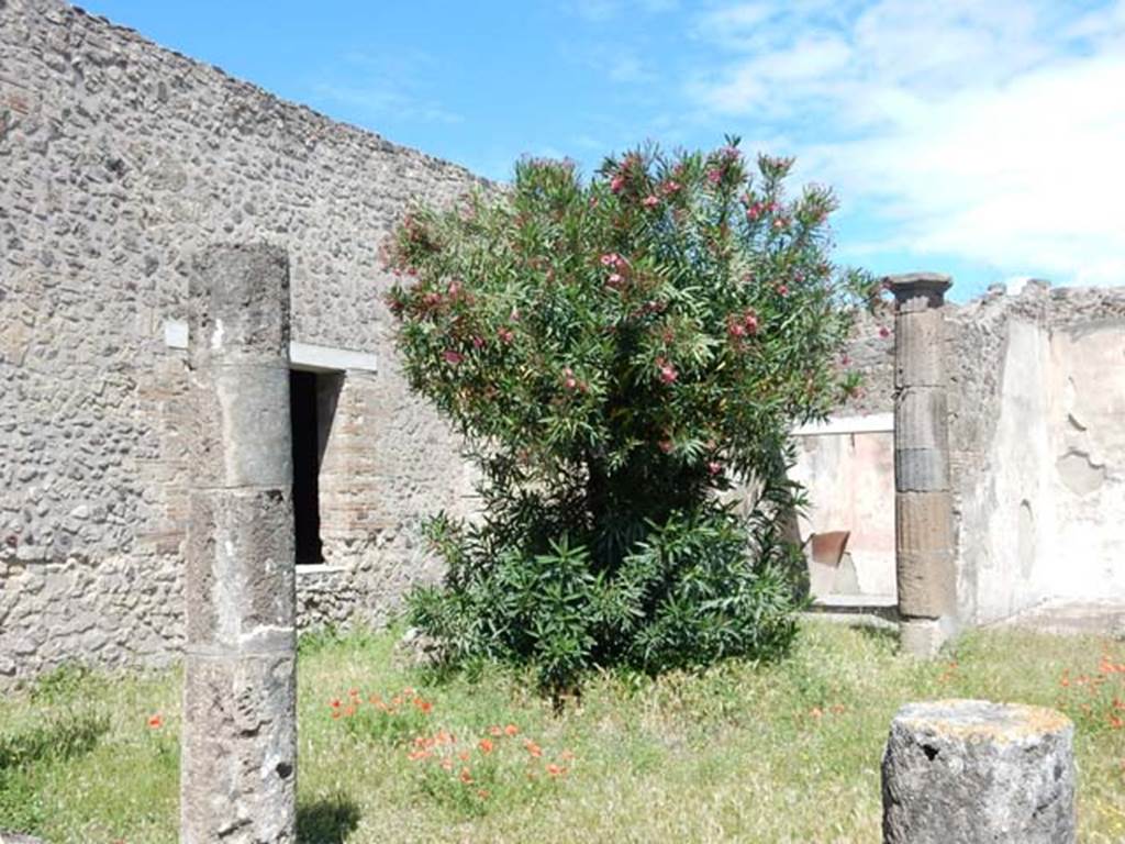 VII.7.2 Pompeii, May 2018. North-west corner of cubiculum on north side of peristyle.
Photo courtesy of Buzz Ferebee.
