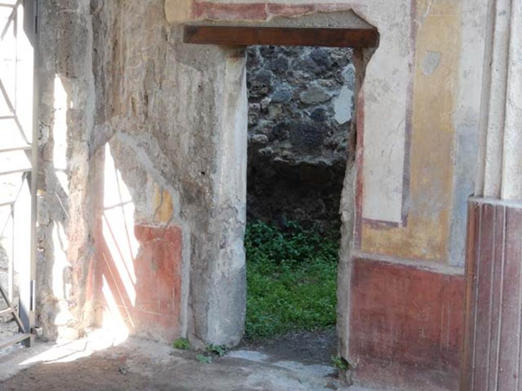 VII.7.10 Pompeii. May 2018. Doorway to cubiculum (t) on east wall of peristyle. Photo courtesy of Buzz Ferebee. 