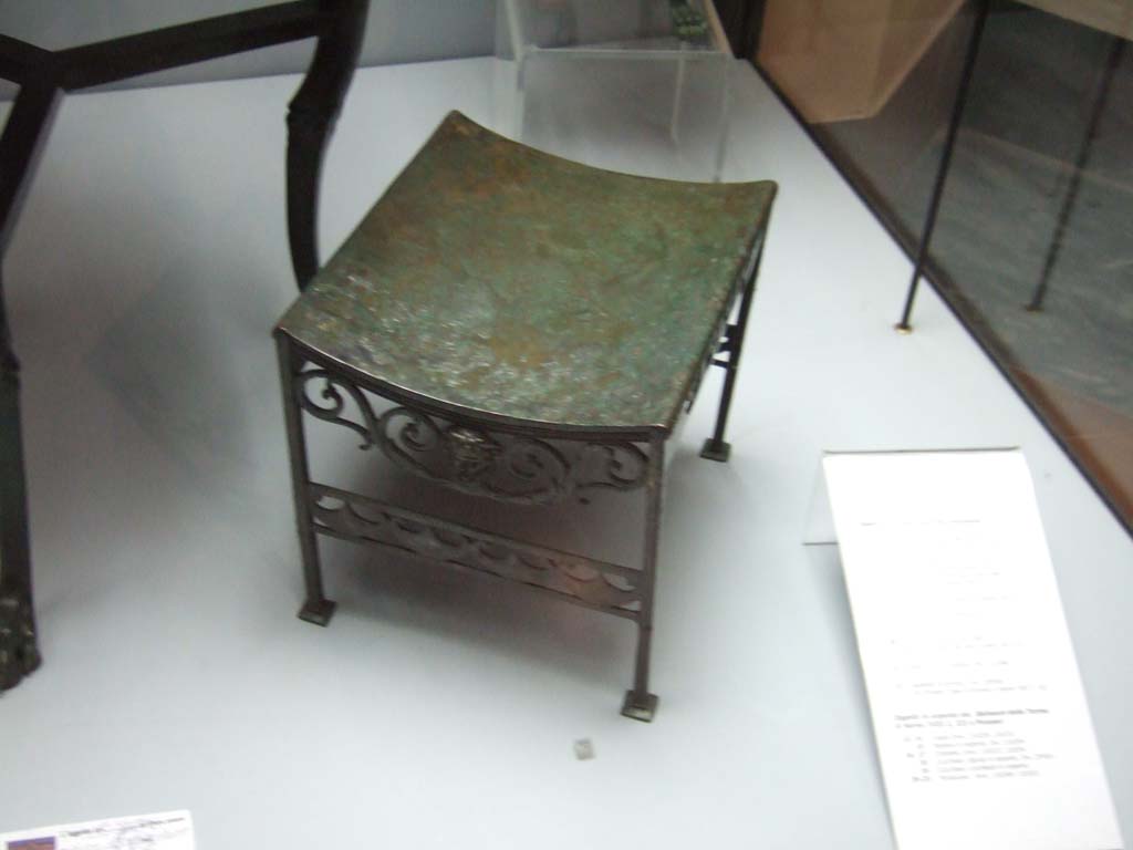 VII.7.10 Pompeii. Bronze stool found in house. 
Now in Naples Archaeological Museum. Inventory number 109506.
