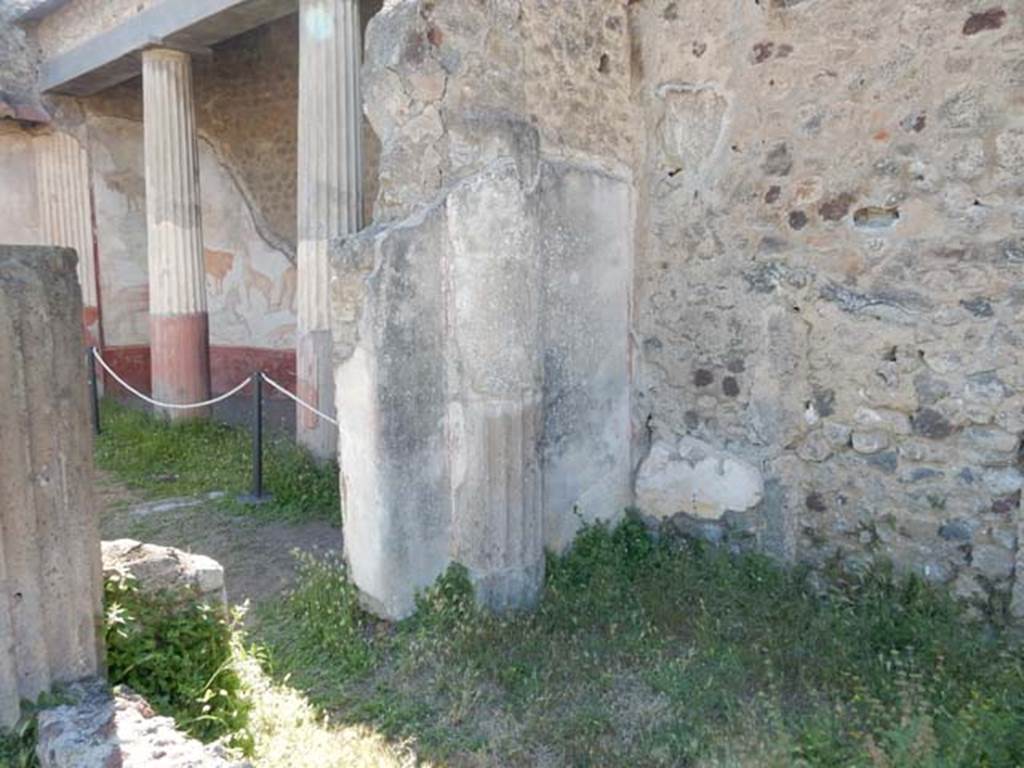 VII.7.10 Pompeii. May 2018.copied. Room (r ), looking towards doorway to peristyle and north-west corner.
Embedded in the west wall is a fluted tufa column. Photo courtesy of Buzz Ferebee. 
