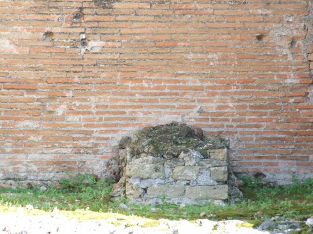 VII.9.2 Pompeii. September 2005. Cella.  Pedestal or statue base for the image of the divinity.