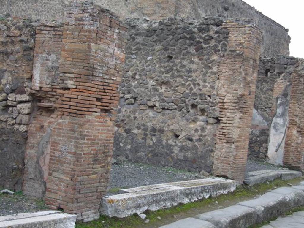VII.9.28 Pompeii. December 2007. Entrance doorway.