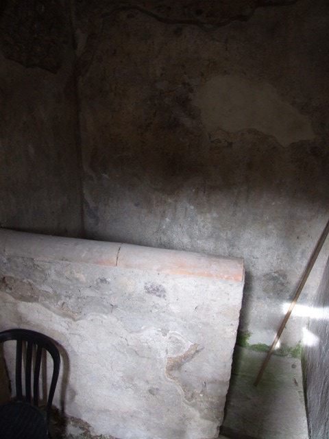 VII.12.20 Pompeii. March 2009. Entrance corridor, leading to latrine and staircase, originally made of wood. See Pappalardo, U., 2001. La Descrizione di Pompei per Giuseppe Fiorelli (1875). Napoli: Massa Editore. (p.112)