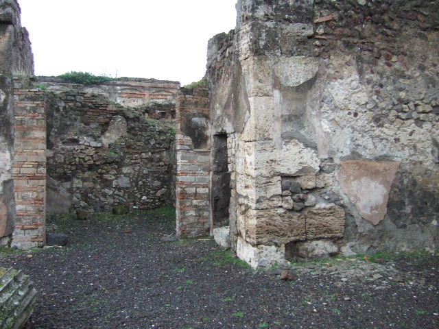 VII.13.14 Pompeii. December 2005. North west corner of atrium.