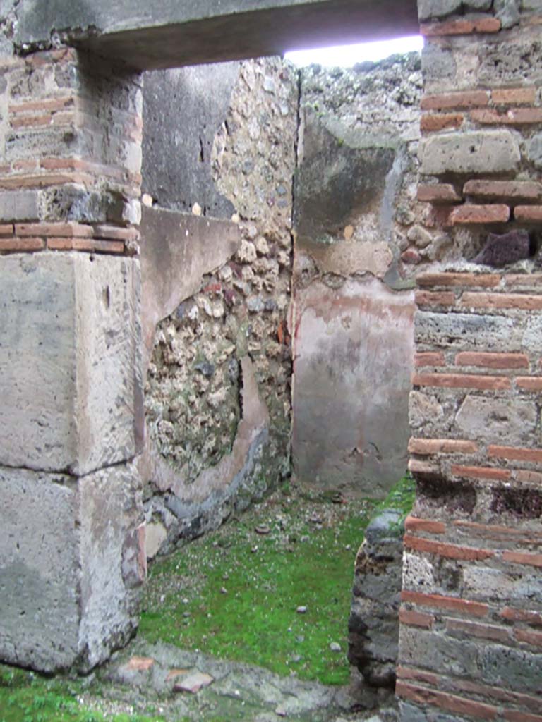 VII.13.15 Pompeii. December 2005. Entrance doorway, looking south-east.
