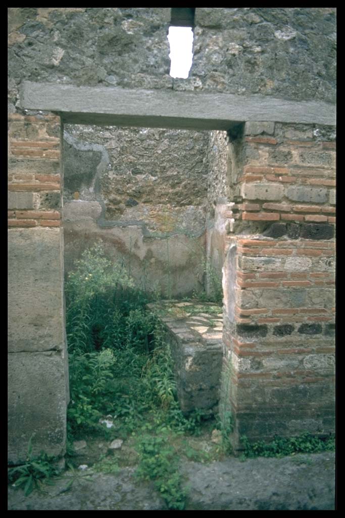 VII.13.15 Pompeii. Looking south through entrance doorway.
Photographed 1970-79 by Günther Einhorn, picture courtesy of his son Ralf Einhorn.
