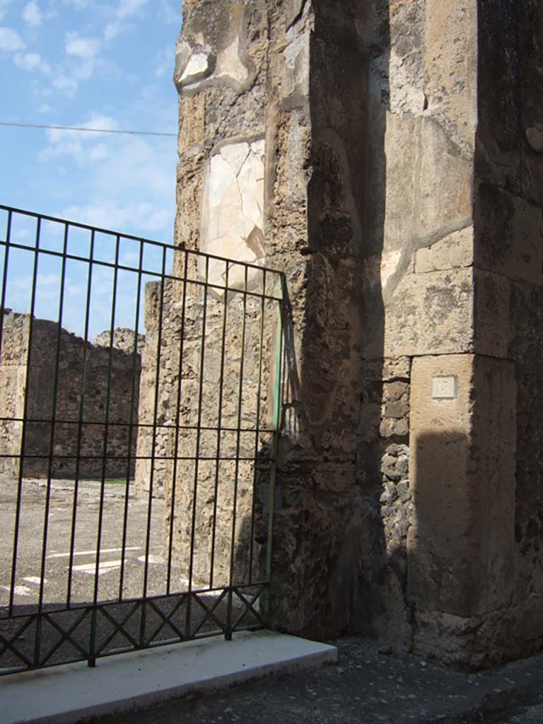 VII.16.13 Pompeii. September 2005. Entrance doorway.