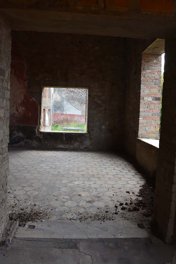 VII.16.22 Pompeii. October 2018. Oecus 48, looking south across marble tiled flooring.
Foto Annette Haug, ERC Grant 681269 DCOR.
