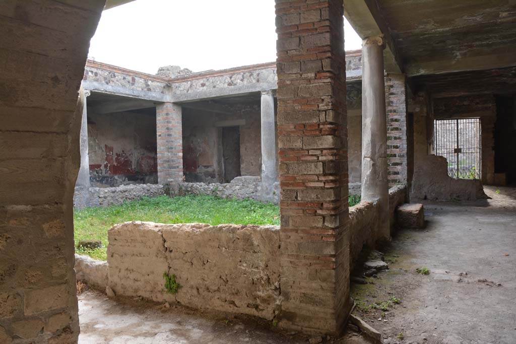 VII.16.22 Pompeii. October 2018. Peristyle garden, looking south towards entrance VII.16.17 in House of Maius Castricius.
Foto Annette Haug, ERC Grant 681269 DCOR.

