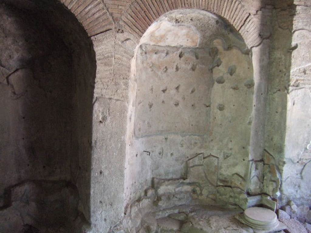 VII.16.a Pompeii. September 2005. Room 4, large niches on south-west side.