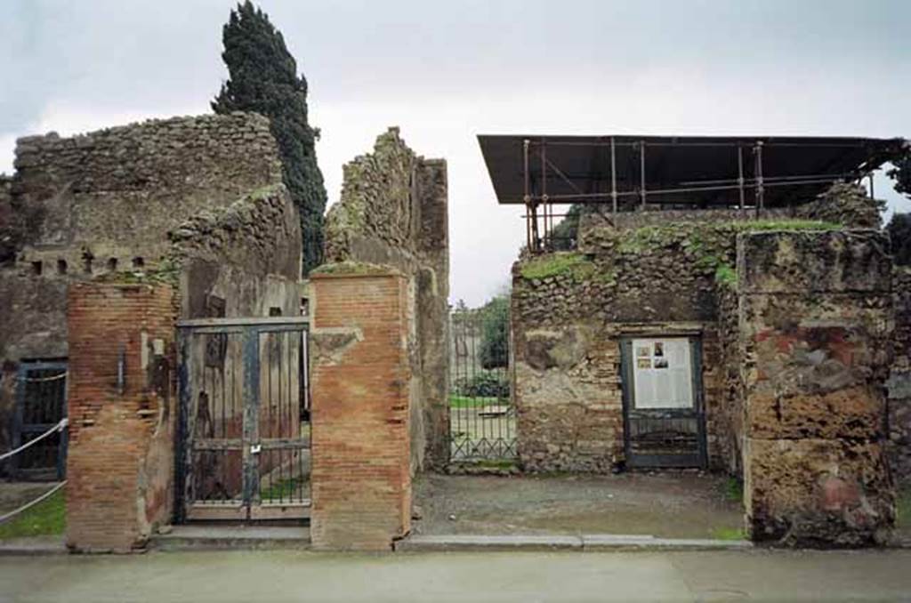 VIII.4.3 Pompeii with VIII.4.4 on left. January 2010. Looking south from Via dellAbbondanza to entrances of house and linked shop. Photo courtesy of Rick Bauer.
