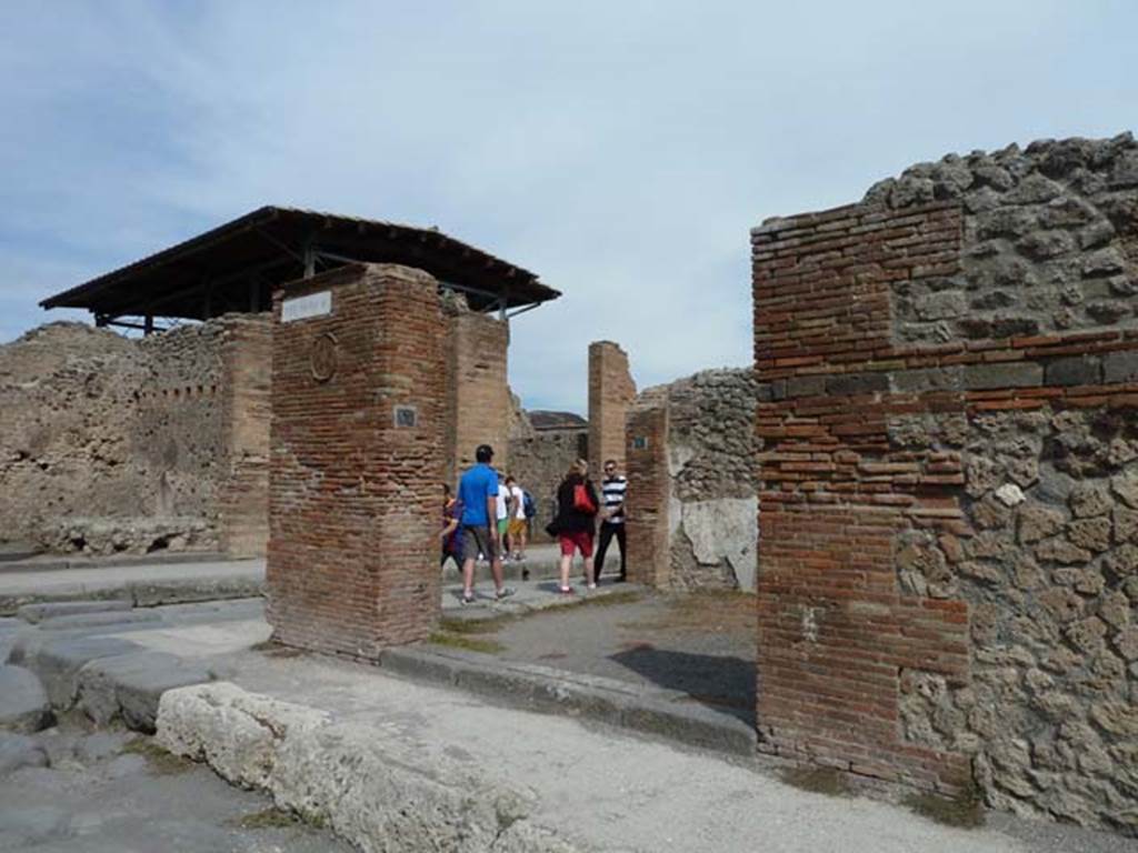 VIII.4.53 Pompeii. September 2015. Looking towards entrance doorway on north-east corner of Via dei Teatri, at junction with Via dellAbbondanza. For more photos, see VIII.4.1.
