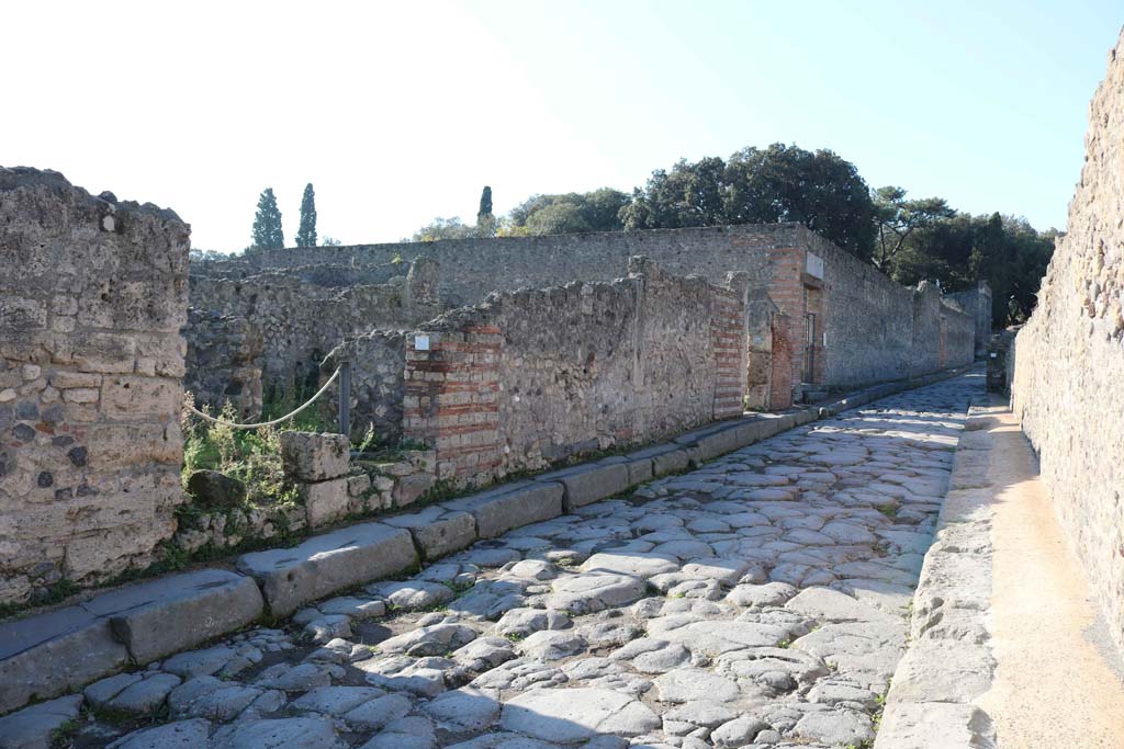 VIII.7.26, Pompeii. December 2018. 
Looking towards entrance doorway, on left, on south side of Via del Tempio dIside. Photo courtesy of Aude Durand.

