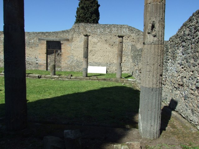 VIII.7.29 Pompeii. March 2009. Gutter around edge of North, West and South Colonnade.