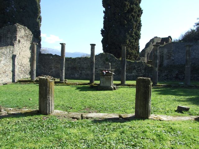 VIII.7.29 Pompeii. May 2015. Looking south from entrance doorway towards table, pedestal and steps. Photo courtesy of Buzz Ferebee.
