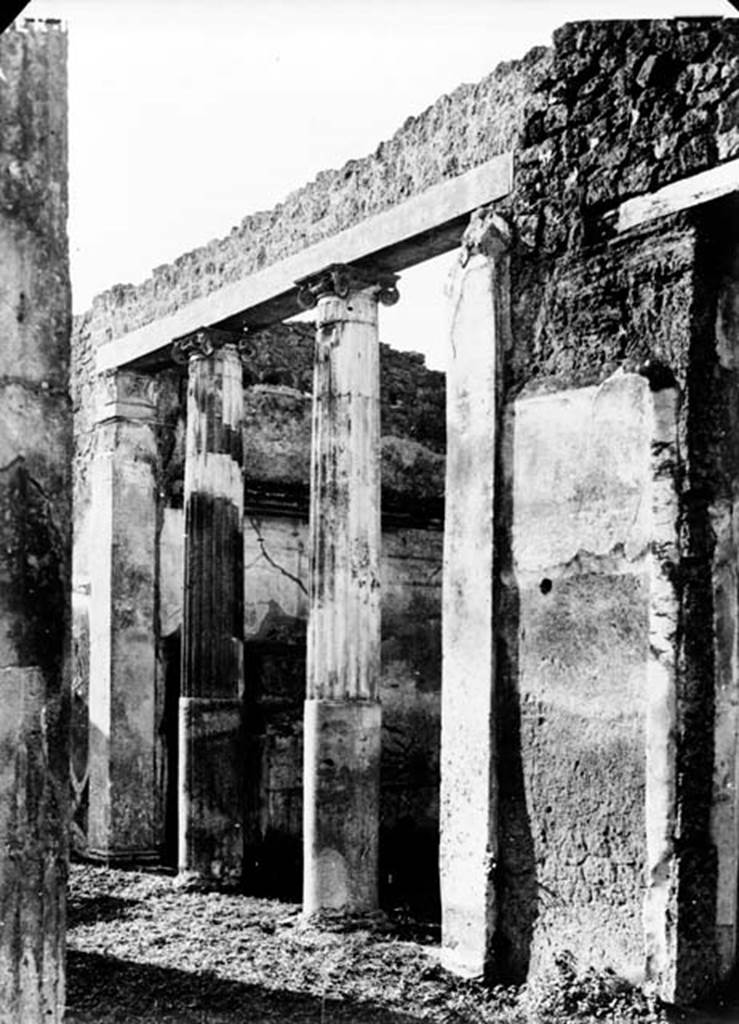 IX.1.20 Pompeii. W.334. Room 2, west side of atrium, and ala. Looking south-west.
Photo by Tatiana Warscher. Photo © Deutsches Archäologisches Institut, Abteilung Rom, Arkiv. 
