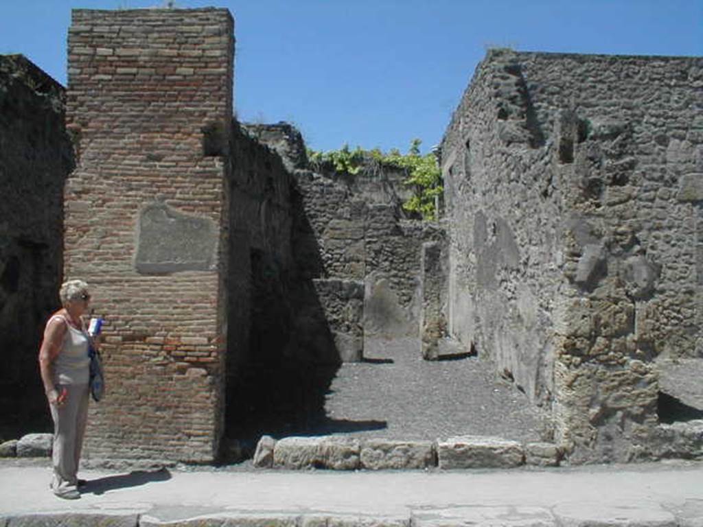 IX.1.24 Pompeii. May 2005. Looking north to entrance on Via dellAbbondanza. For graffiti found between IX.1.23 and IX.1.24, on the left pilaster, see IX.1.23.
According to Della Corte, a graffito was found on the right of the entrance, between IX.1.24 and IX.1.25

Montanus   [CIL IV 2408]

See Della Corte, M., 1965.  Case ed Abitanti di Pompei. Napoli: Fausto Fiorentino. (p.278)

According to Epigraphik-Datenbank Clauss/Slaby, the graffito CIL IV 2408 read - Montatane
(See www.manfredclauss.de)

