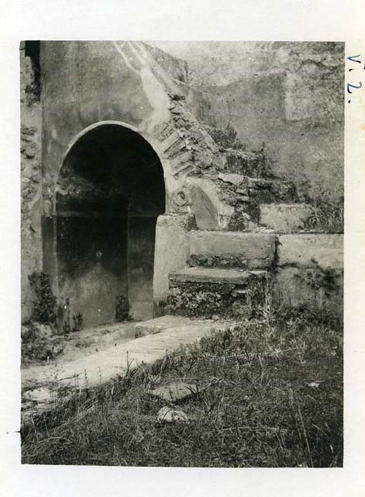 IX.3.20 Pompeii, but numbered as V.2 on photo. 1937-39. Room 8, garden area and staircase, Photo courtesy of American Academy in Rome, Photographic Archive. 
Warsher collection no. 537a
