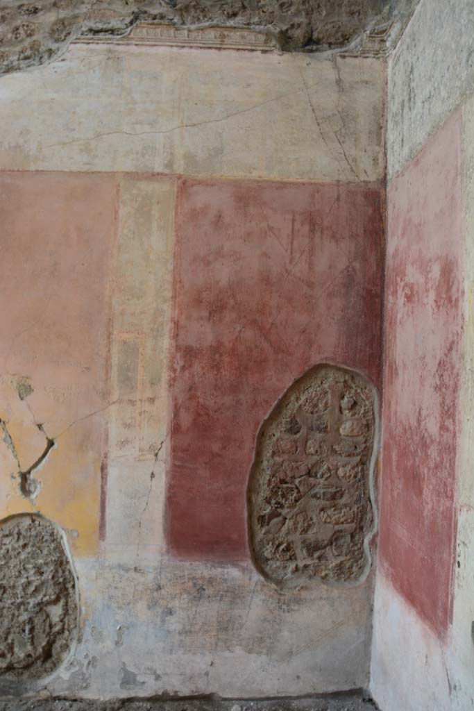 IX.5.11 Pompeii. March 2017. Room h, red painted east side panel on north wall.
Foto Christian Beck, ERC Grant 681269 DCOR.
