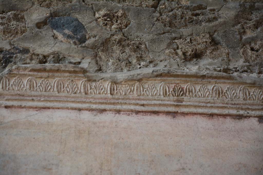 IX.5.11 Pompeii. March 2017. Room h, detail of upper south wall and stucco frieze.  
Foto Christian Beck, ERC Grant 681269 DCOR.
