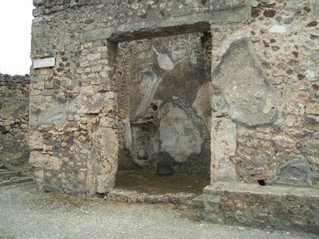 IX.8.7 Pompeii. May 2005. Entrance, with bench outside on Via di Nola.
According to Della Corte, Urbanus was the name of the person living on the upper floor, above this shop. Amongst  the few pieces of equipment found here, was a compass.  He thought he was a maker of balances or weights (Sacomarius). A mutilated recommendation found here read 
Urbanus  sa(comarius?)  (rogat)     [CIL IV 3752]. See Della Corte, M., 1965.  Case ed Abitanti di Pompei. Napoli: Fausto Fiorentino. (p.137)
According to Epigraphik-Datenbank Clauss/Slaby (See www.manfredclauss.de), it read -
Verum
Iivir(um)  d(ignum)  r(ei)  p(ublicae)
Urbanus salg[        [CIL IV 3752]
Another recommendation probably for the same Urbanus was found between IX.8.5 and 6, see IX.8.5.
