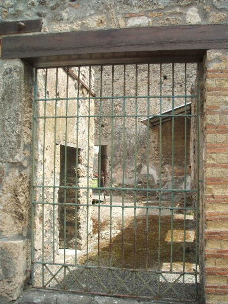 IX.8.a Pompeii. May 2005. Entrance doorway, looking east.