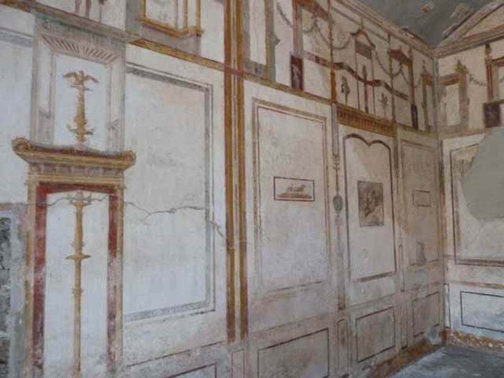 IX.13.1-3 Pompeii. May 2010.  Room 11, west wall.