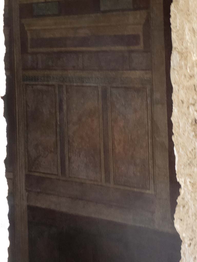 Villa of Mysteries, Pompeii. September 2017. Room 8, looking towards east wall through doorway.
Foto Annette Haug, ERC Grant 681269 DÉCOR.
