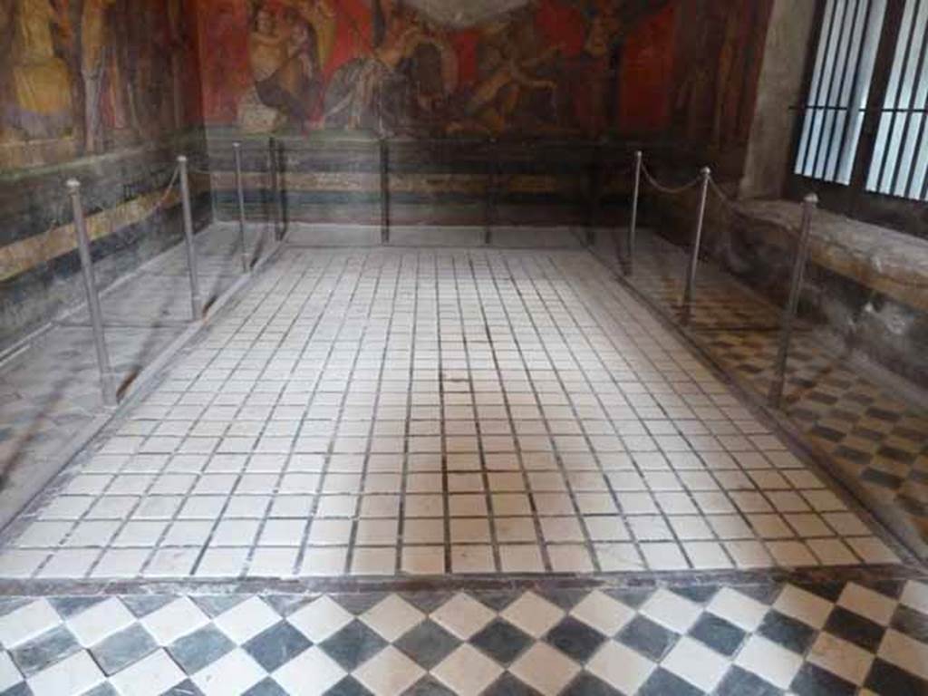 Villa of Mysteries, Pompeii. May 2010. Room 5, tiled floor.