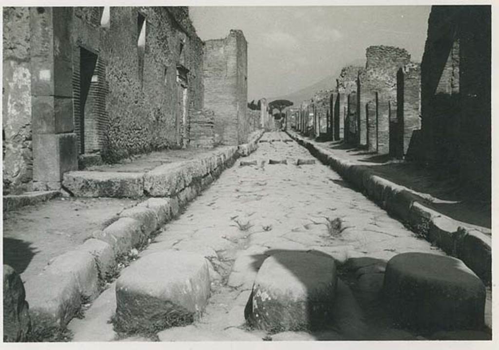 Via Stabiana, 1956. Looking north from crossroads of Holconius towards VII.1 and IX.1. Photo courtesy of Rick Bauer..
