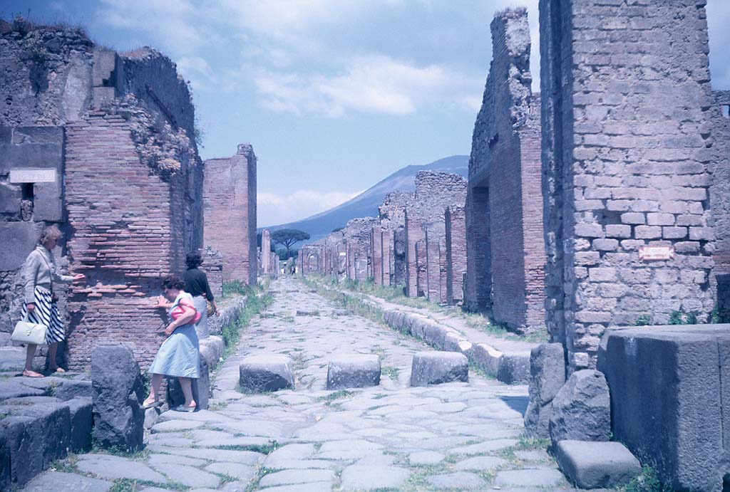 Via Stabiana, Pompeii. June 1962. 
Looking north, from Holconius crossroads with Via dell’Abbondanza. Photo courtesy of Rick Bauer.

