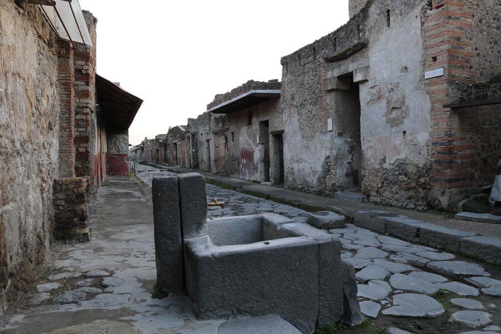 Via dell’ Abbondanza, Pompeii. December 2018. 
Looking east between IX.11, on left,  and I.7, from I.7.1 to I.7.8, centre and right. Photo courtesy of Aude Durand.

