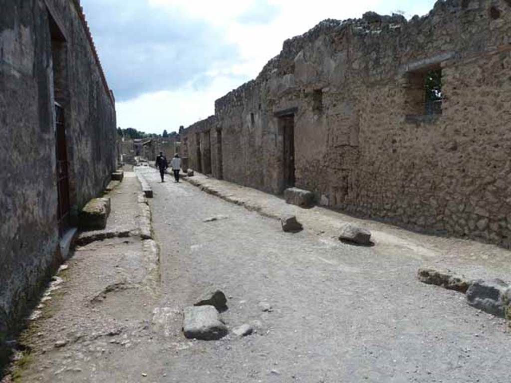 Via di Castricio, May 2010.  Looking west between I.15 and I.12, from the junction with Vicolo dei Fuggiaschi