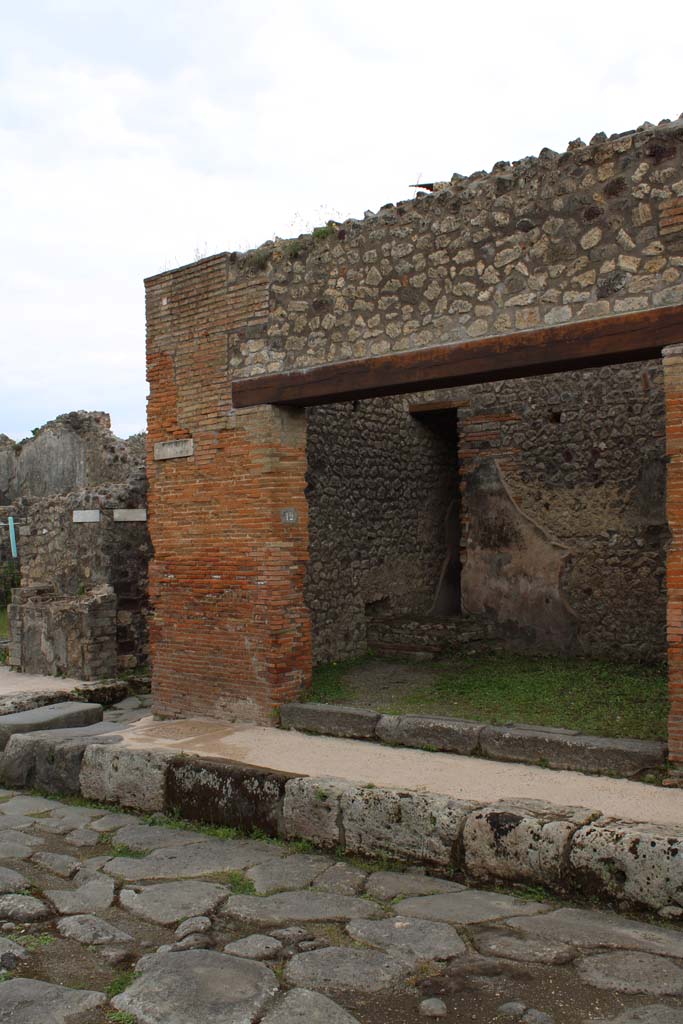 Via di Nola, south side, Pompeii. May 2019. 
Looking towards entrance to IX.5.12 with Vicolo del Centenario, on left.
Foto Christian Beck, ERC Grant 681269 DÉCOR.
