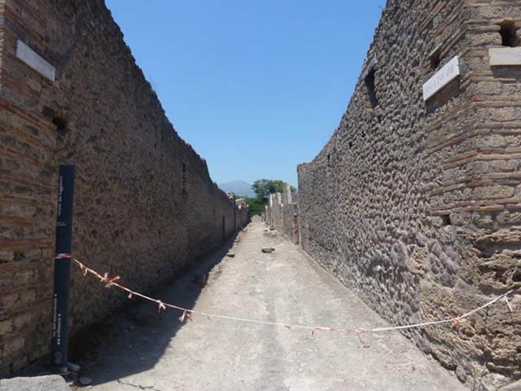 Vicolo dei Fuggiaschi between I.12 and I.13. June 2012.Looking north from the junction with Via di Castricio. Photo courtesy of Michael Binns.
