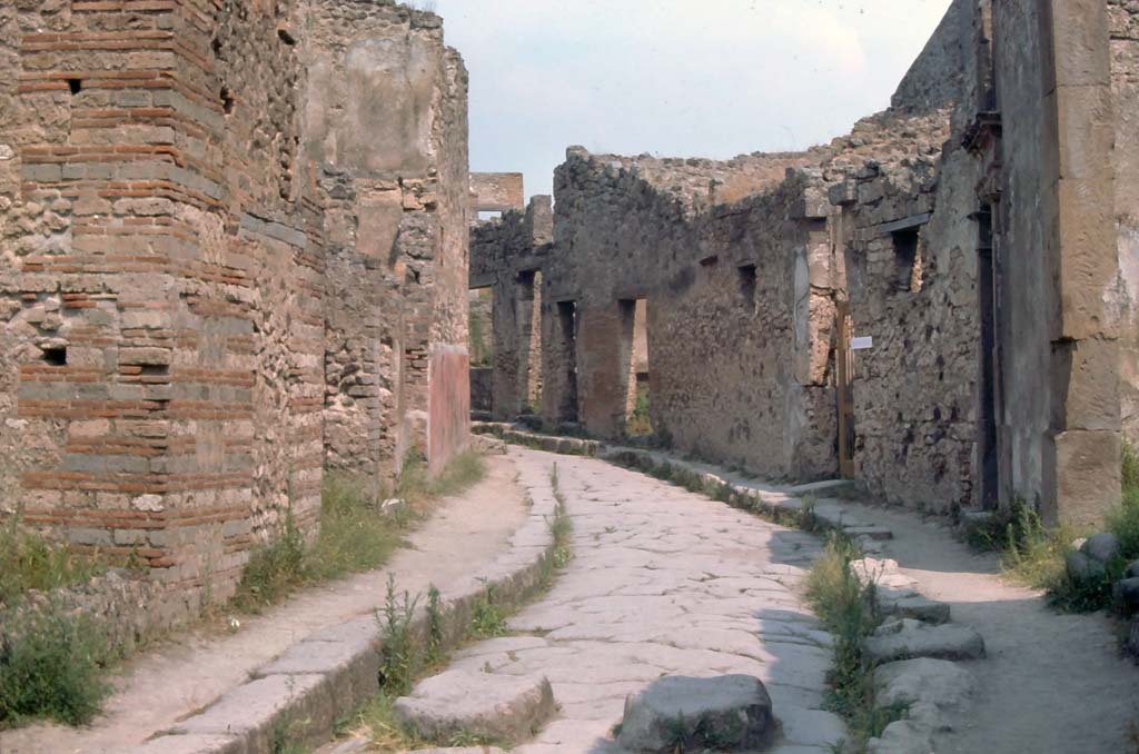 Vicolo del Lupanare, Pompeii, 1971. Looking north between VII.11 and VII.1.
Photo courtesy of Rick Bauer, from Dr. George Fays slides collection.

