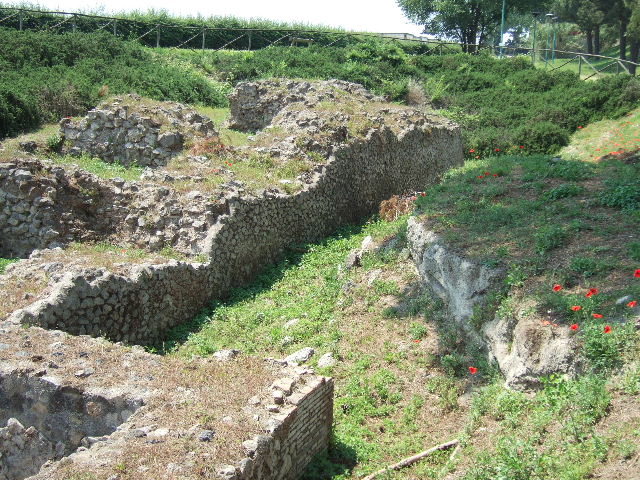 T9 Pompeii. Tower IX. May 2006. Looking south-east.
