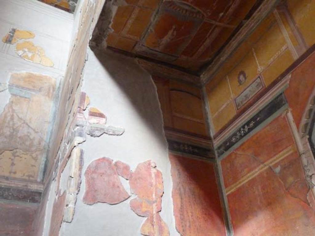 Oplontis, September 2015. Room 8, detail of upper north wall in niche. 