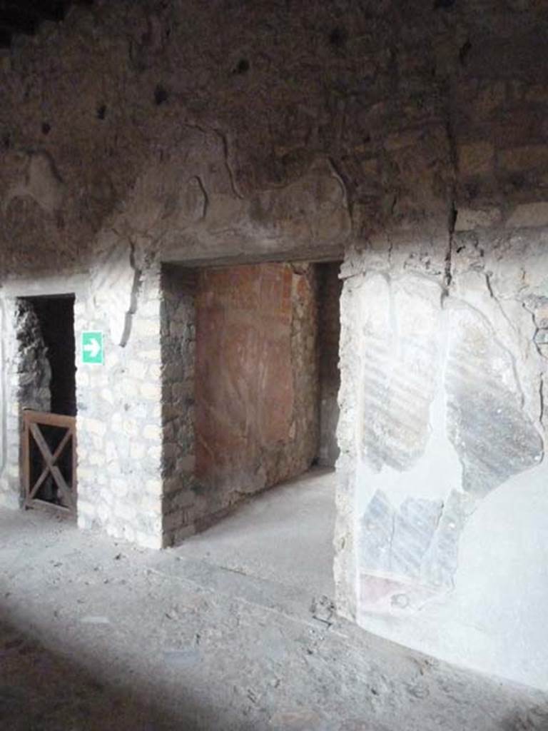 Oplontis, September 2015. Room 37, doorway at north end of corridor leading to portico 24, from internal peristyle 32.