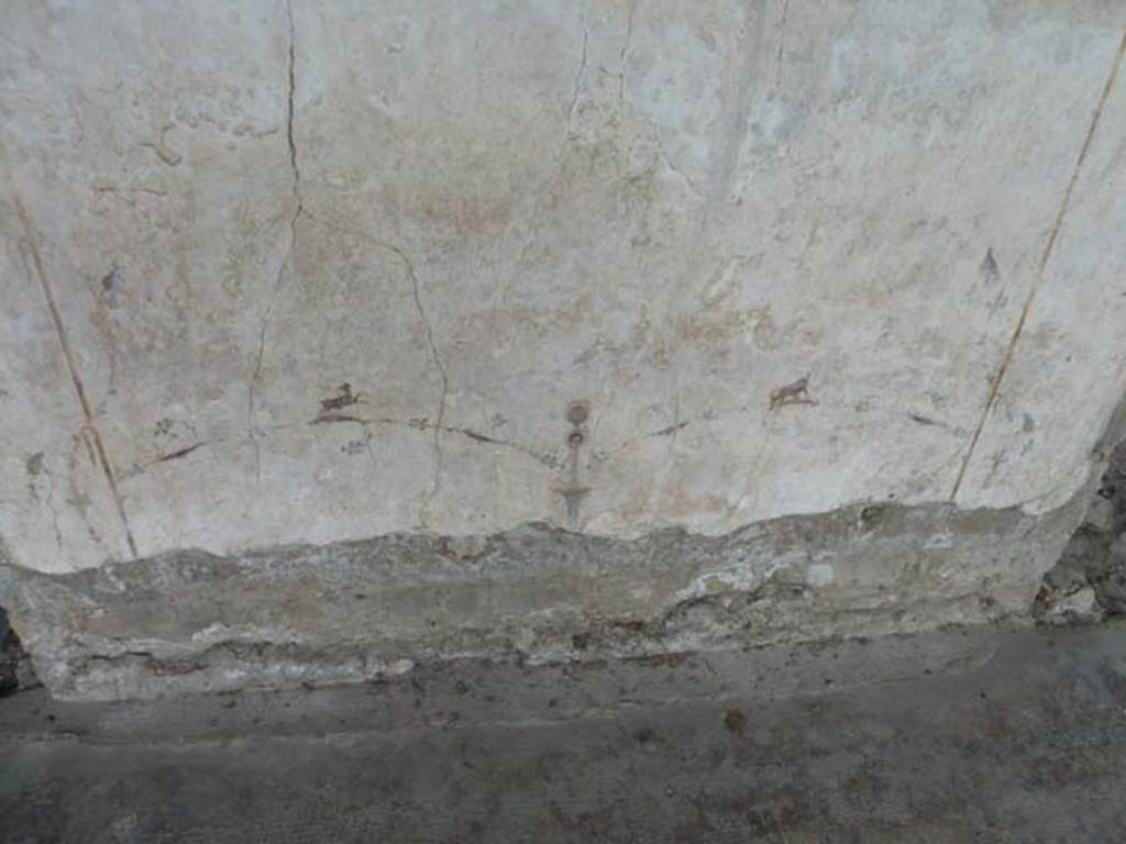 Oplontis, September 2015. Room 60, painted decoration on west wall, on north side of room 75.


