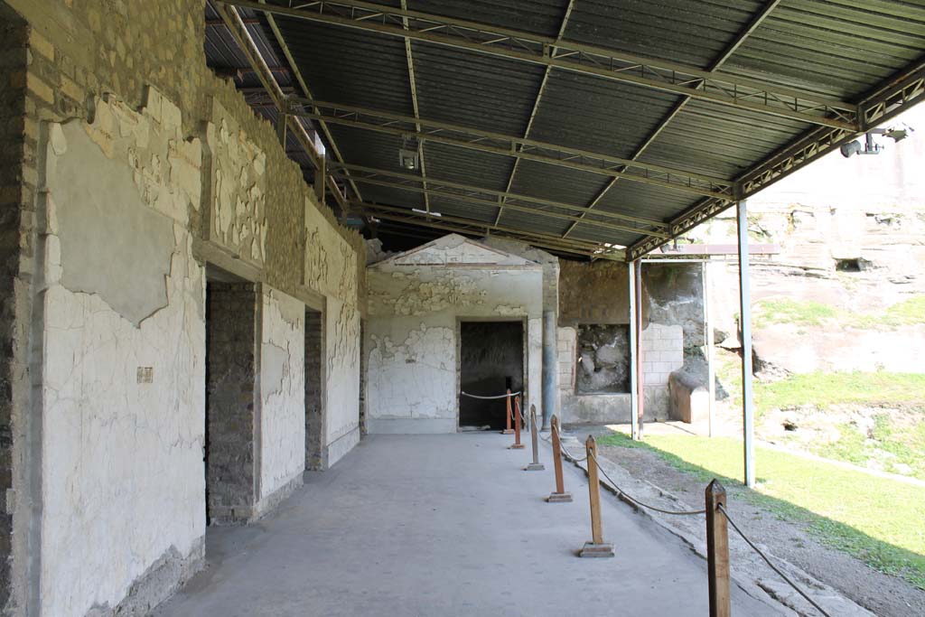 Oplontis Villa of Poppea, March 2014. Area 60, west portico, looking north from near room 72, on left.  
Foto Annette Haug, ERC Grant 681269 DÉCOR.

